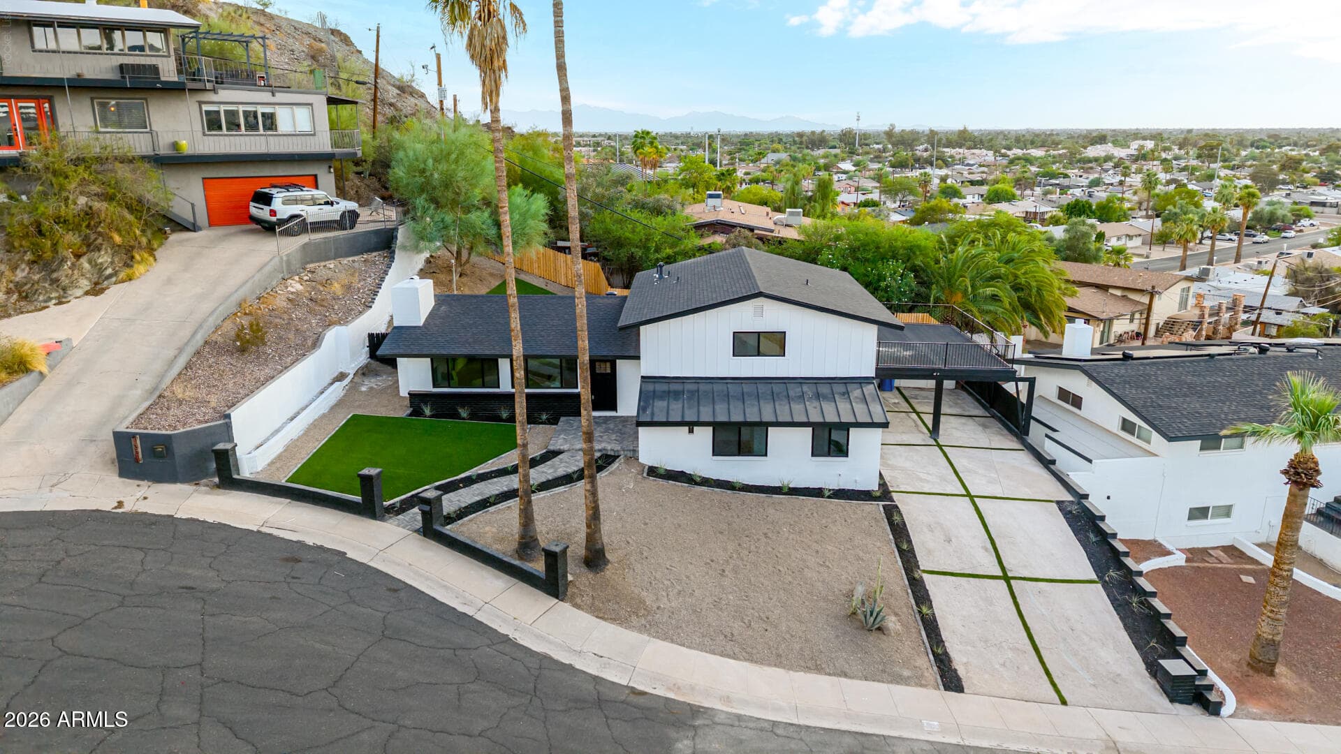 1315 E ECHO Lane