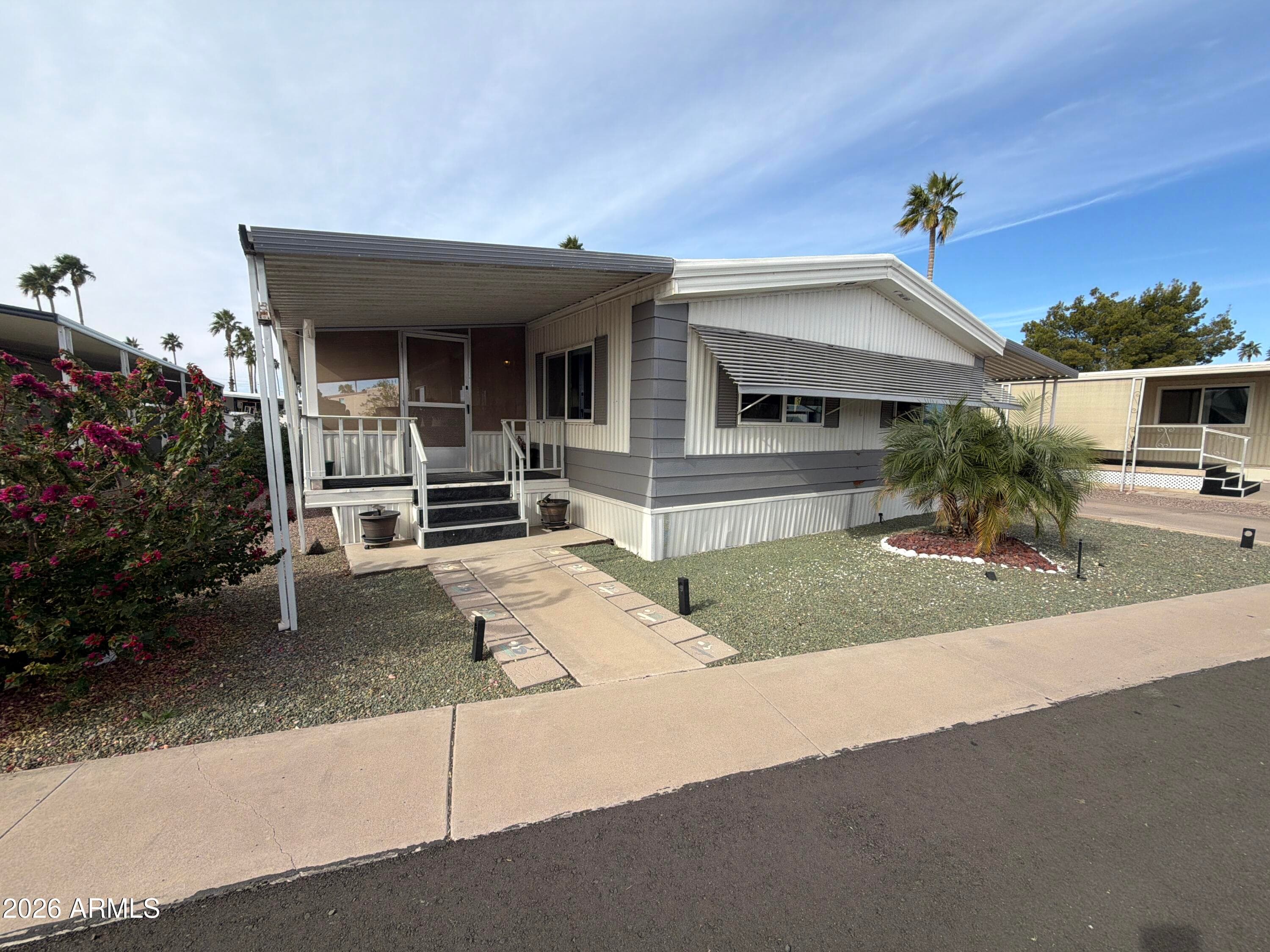 305 VAL VISTA Drive